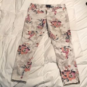Flower Print American Eagle Jeggings - Size 8